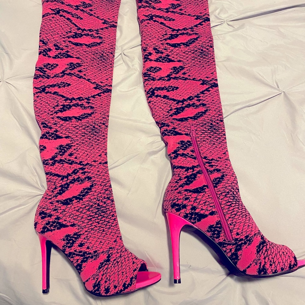 Wild Dive Lounge pink and black boots!